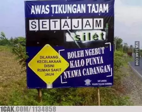 spanduk absurd bikin geleng kepala © 2020 1cak.com