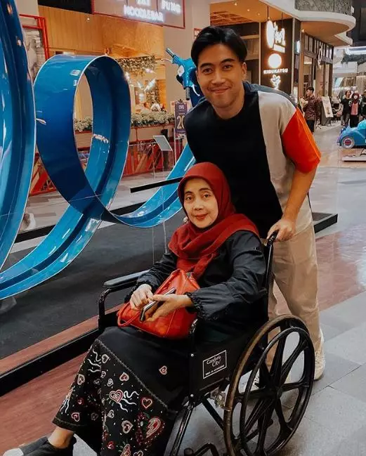 potret vidi bareng ibunda Instagram