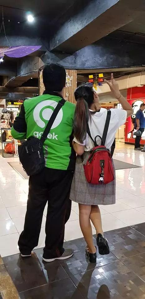 foto driver ojek online dan pacar viral © Facebook/valleryliciouz