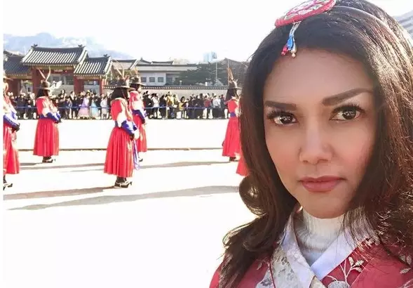 Bella Saphira pakai hanbok  Instagram  Bella Saphira pakai hanbok  Instagram