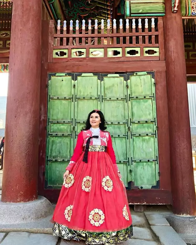 Bella Saphira pakai hanbok  Instagram  Bella Saphira pakai hanbok  Instagram