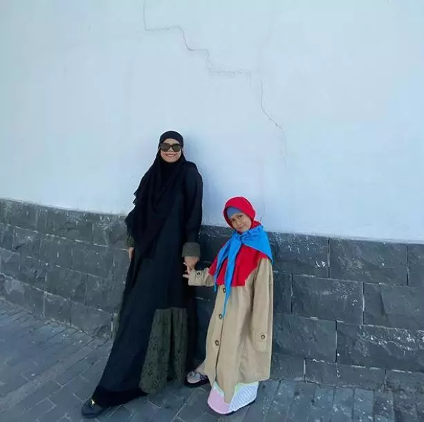 potret okky lukman umrah  Instagram