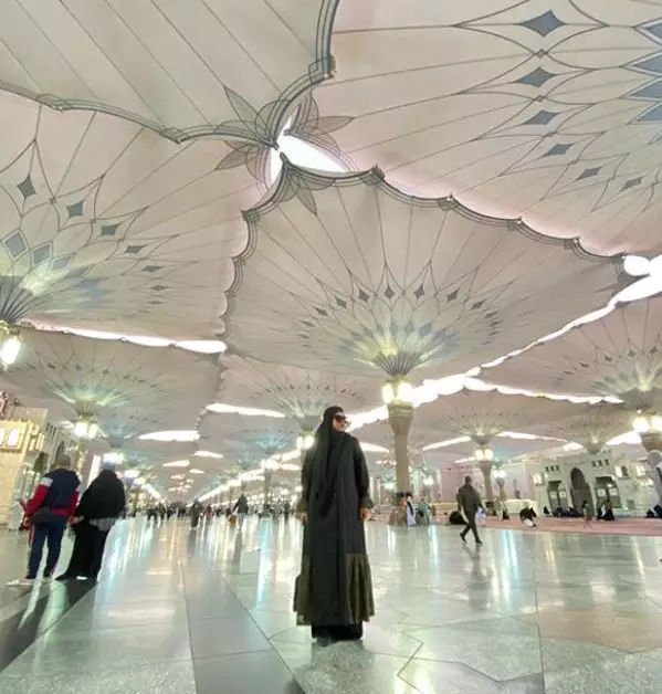 potret okky lukman umrah  Instagram