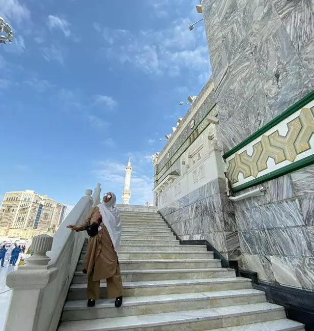 potret okky lukman umrah  Instagram