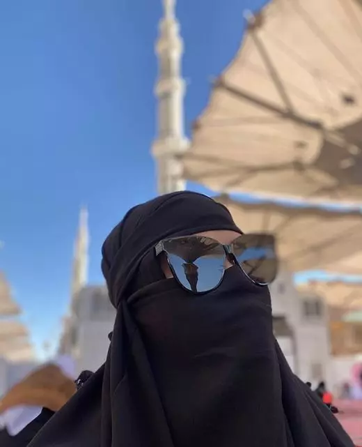 potret okky lukman umrah  Instagram