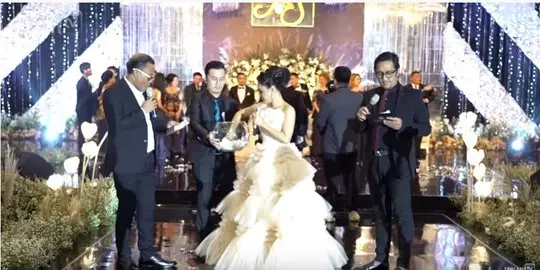 Sule digoda Yuni Shara  YouTube & Instagram  Sule digoda Yuni Shara  YouTube & Instagram