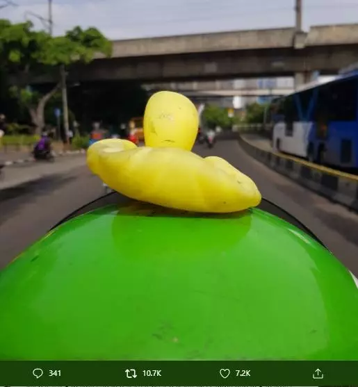 hiasan helm driver ojek online lucu © berbagai sumber