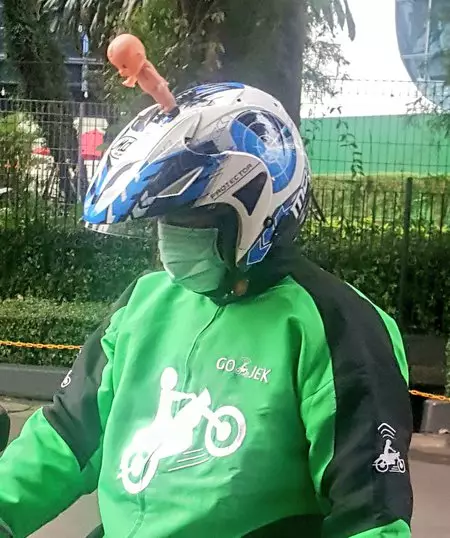 hiasan helm driver ojek online lucu © berbagai sumber