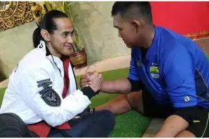 Potret Ade Rai dan Aria Permana di awal fitnes ini manglingi