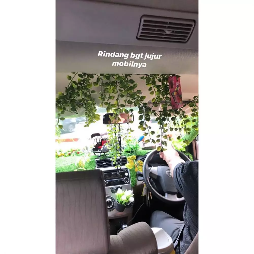 potret nyeleneh kendaraan di jalan © berbagai sumber potret nyeleneh kendaraan di jalan © berbagai sumber