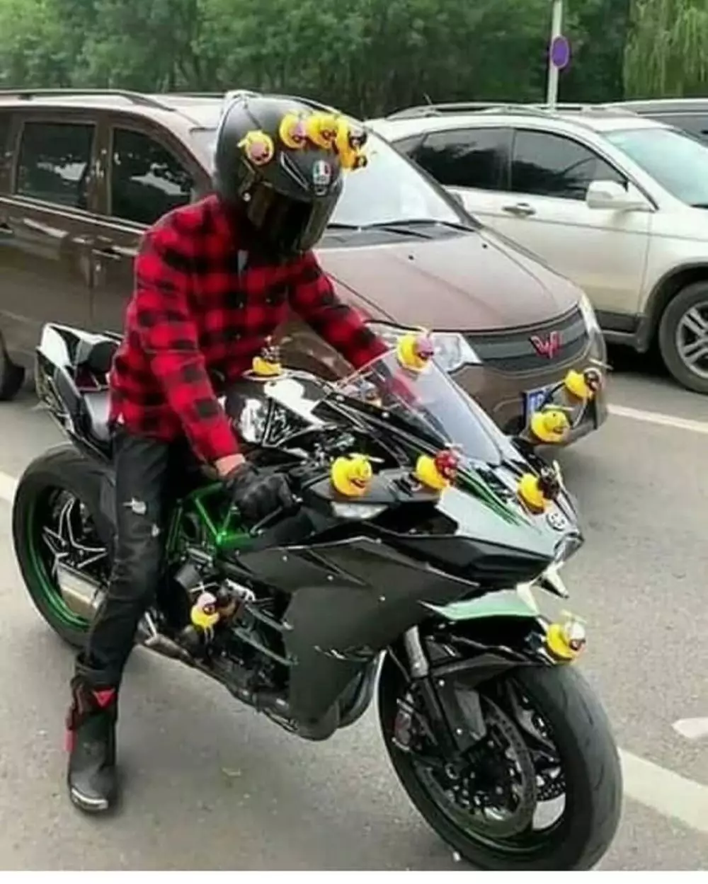 potret nyeleneh kendaraan di jalan © berbagai sumber potret nyeleneh kendaraan di jalan © berbagai sumber