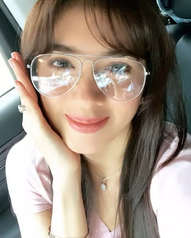 Angel Karamoy tanpa makeup tebal Instagram