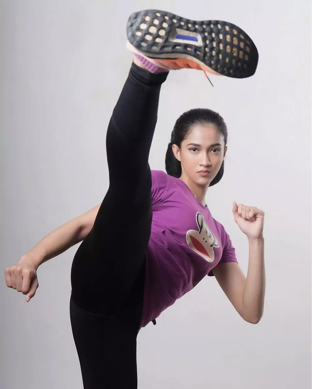 7 Gaya tendangan Aghniny Haque istimewa