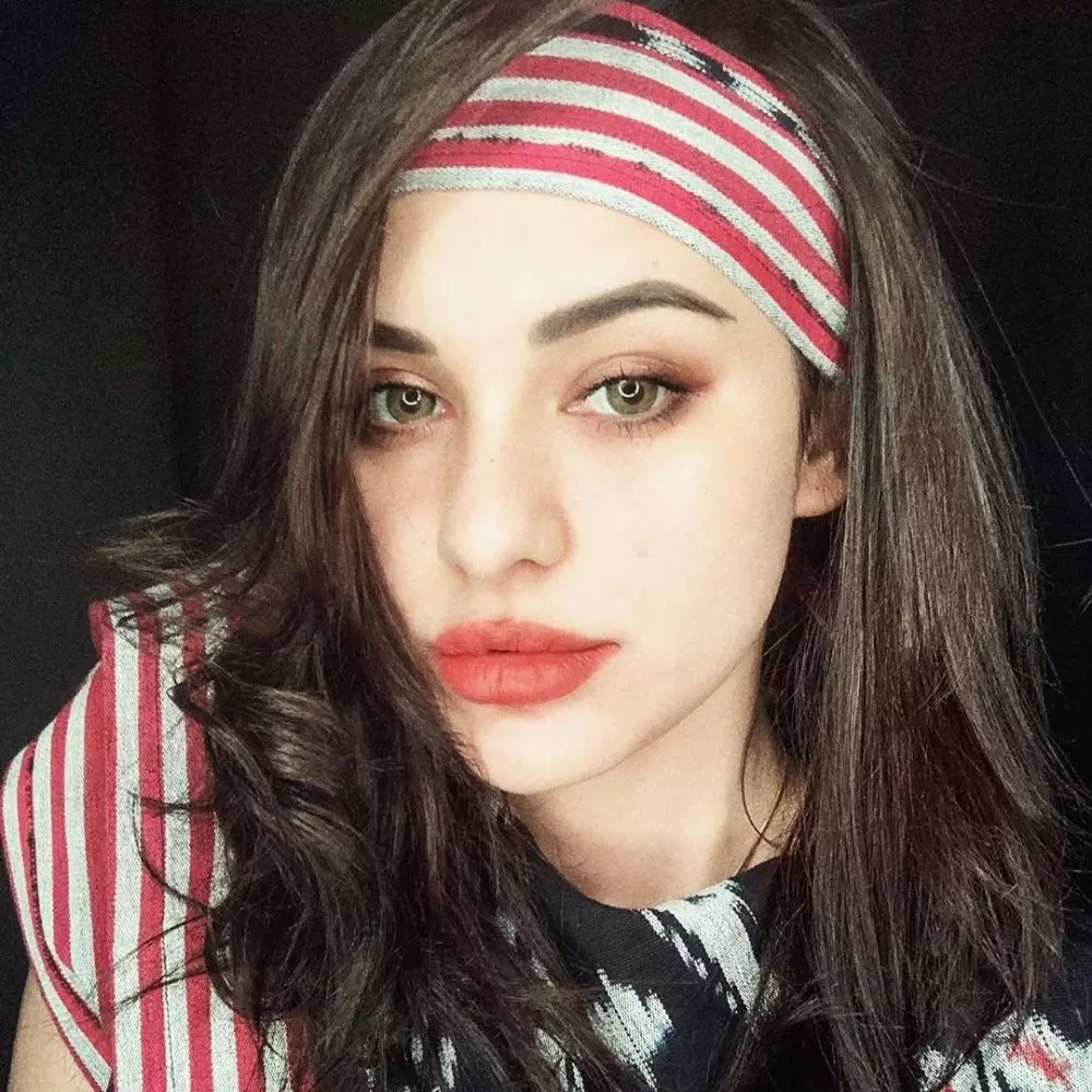 7 Seleb cantik dengan bibir sensual alami istimewa