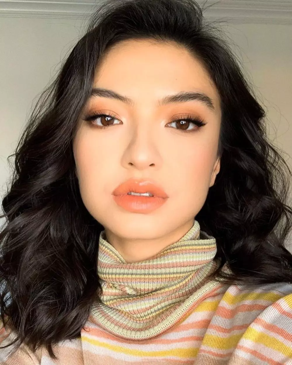 7 Seleb cantik dengan bibir sensual alami istimewa