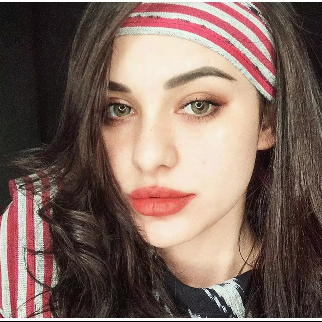 7 Seleb cantik dengan bibir sensual alami ini menawan hati