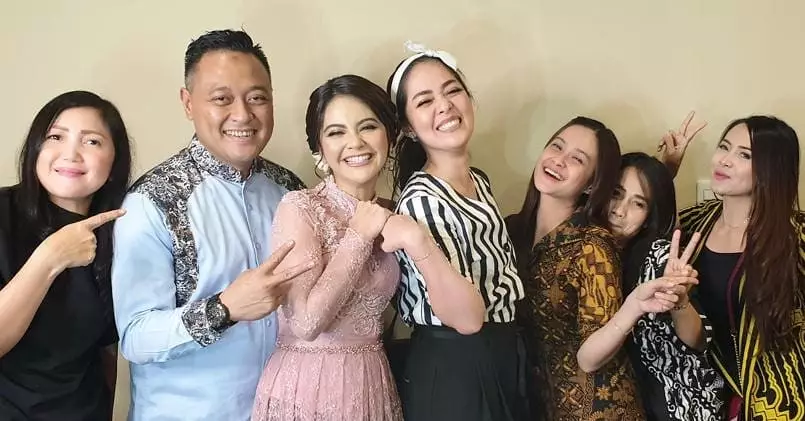 momen lamaran Tiwi T2 instagram 