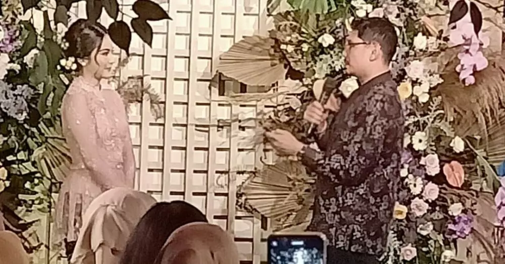 momen lamaran Tiwi T2 instagram 