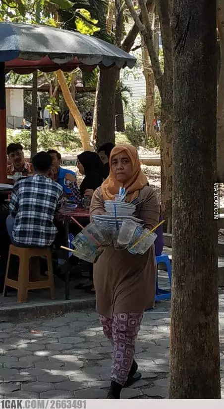cara nyeleneh orang waktu bekerja © 2020 instagram.com cara nyeleneh orang waktu bekerja © 2020 instagram.com