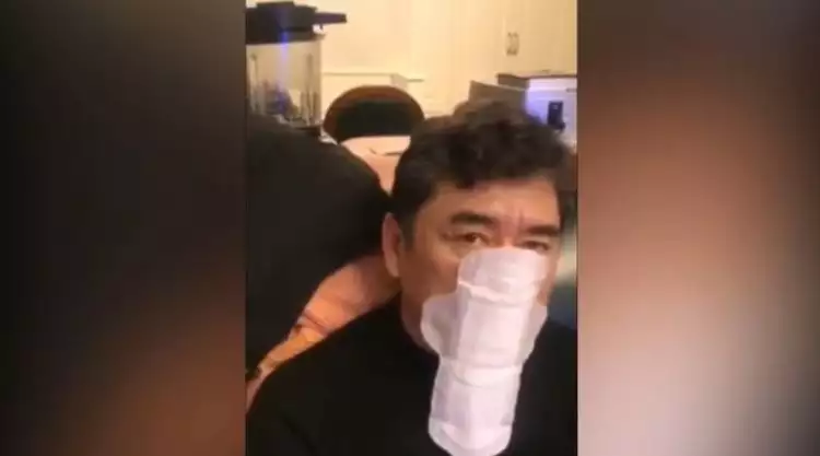 China darurat virus Corona, pria ini pakai pembalut jadi masker