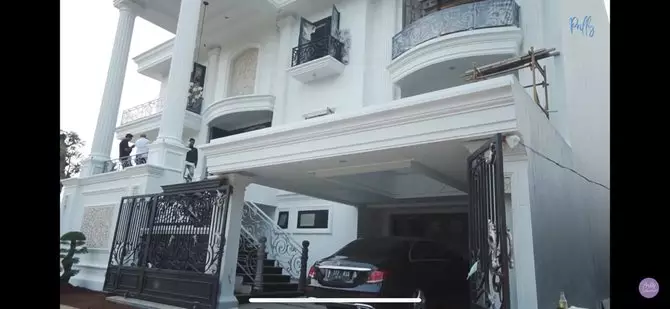 Pemandangan rumah Prilly Latuconsina  Instagram & YouTube 
