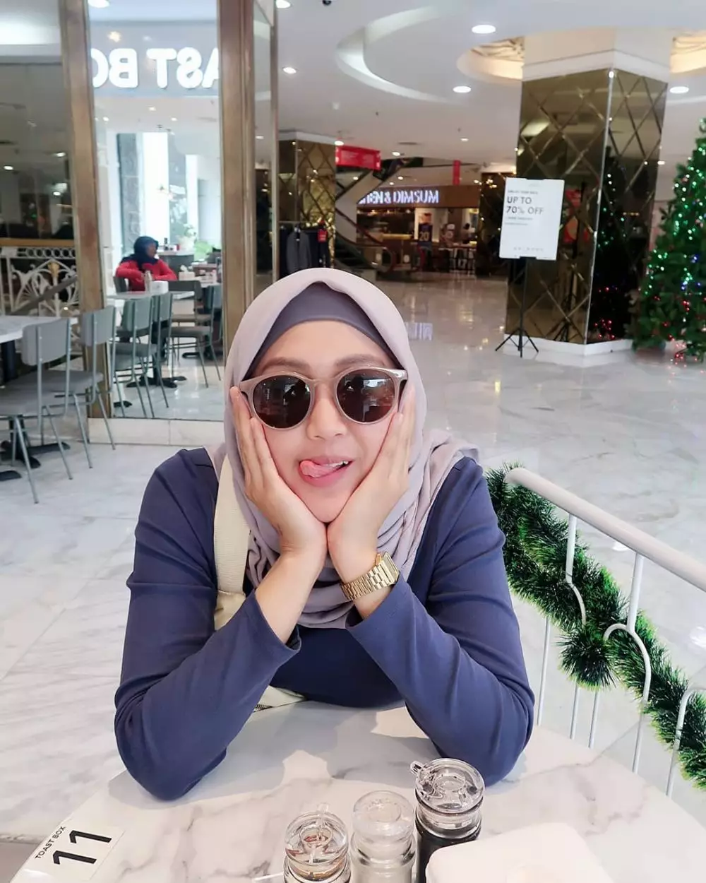 Potret penampilan istri Adjie Pangestu Instagram/@novitapetria Potret penampilan istri Adjie Pangestu Instagram/@novitapetria