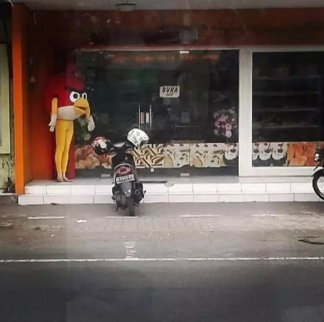 cosplay dan badut bikin tepuk jidat  Instagram