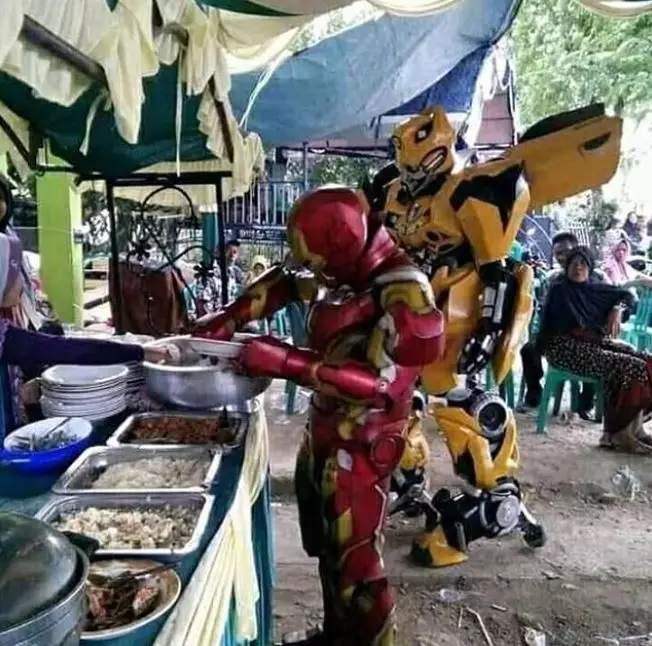 cosplay dan badut bikin tepuk jidat  Instagram