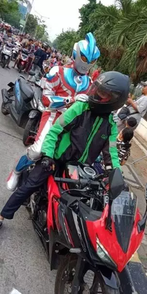 cosplay dan badut bikin tepuk jidat  Instagram