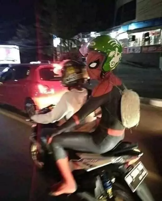 cosplay dan badut bikin tepuk jidat  Instagram