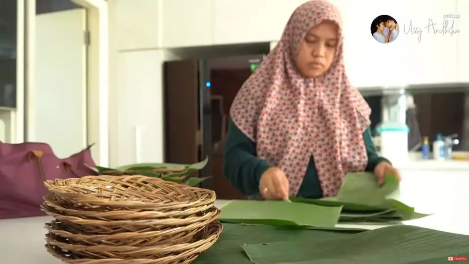 ussy makan bareng karyawan © 2020 brilio.net