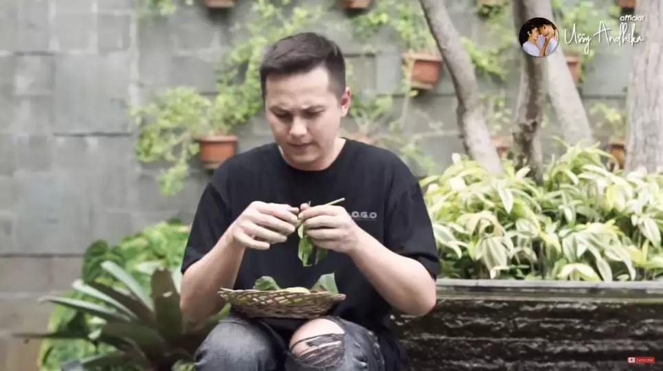 ussy makan bareng karyawan © 2020 brilio.net