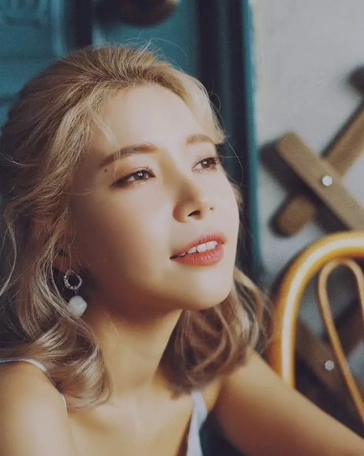 Idol K-Pop ulang tahun Februari berbagai sumber