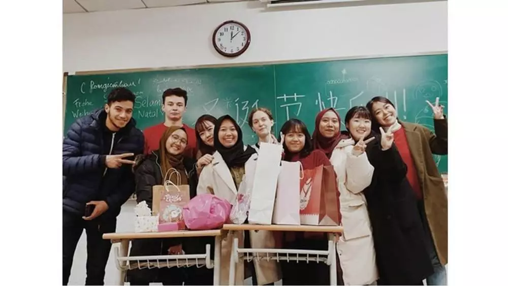 Ayu Larasati  Instagram 