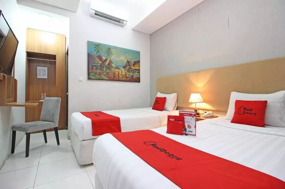 10 Penginapan murah di Solo Rp 100 ribuan, cocok buat backpacker berbagai sumber