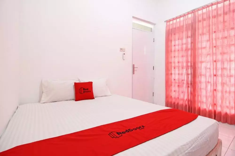 10 Penginapan murah di Solo Rp 100 ribuan, cocok buat backpacker berbagai sumber