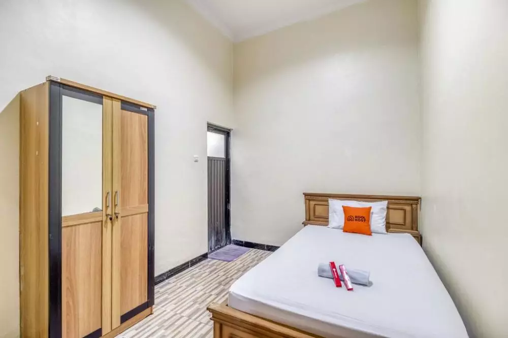 10 Penginapan murah di Solo Rp 100 ribuan, cocok buat backpacker berbagai sumber