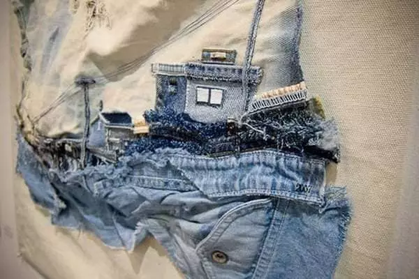 karya dibuat dari jeans bak lukisan © Facebook/Azza Art