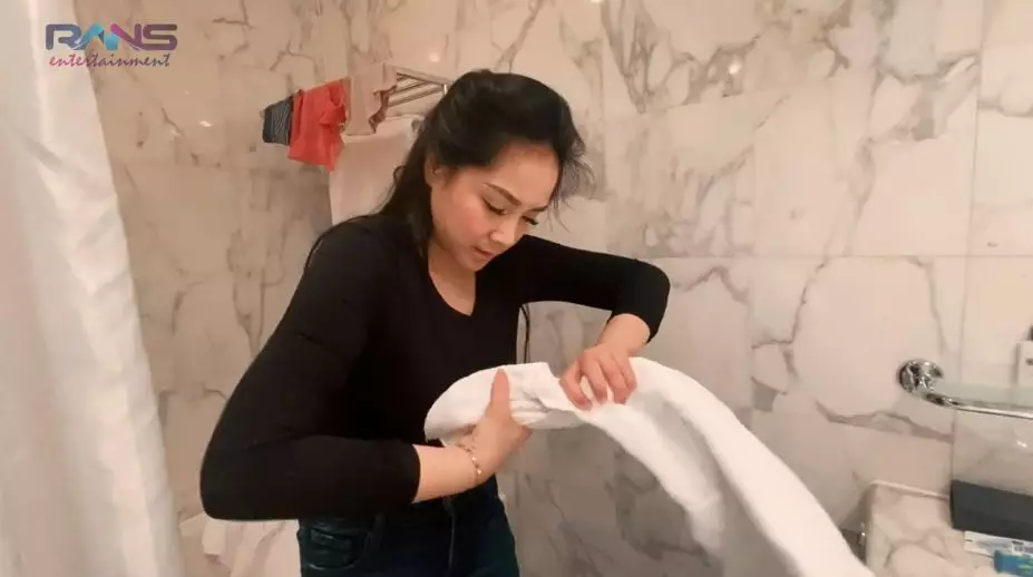 Momen Nagita Slavina cuci pakaian sendiri YouTube