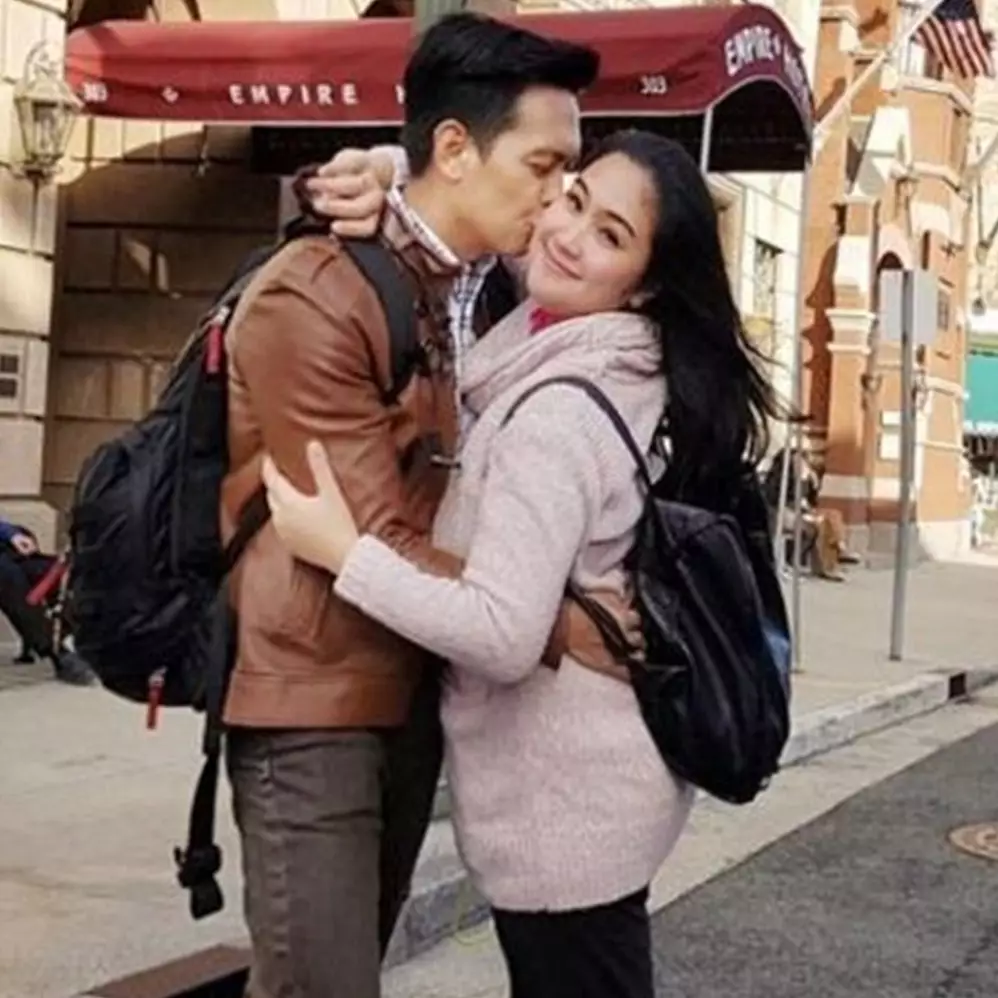 7 Potret mesra Donnie eks Ada Band &amp; istri, jarang tersorot