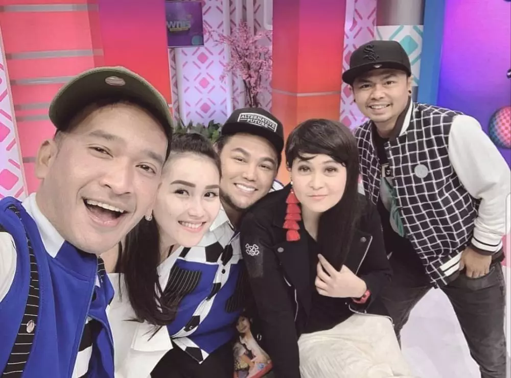 seleb ubah rambut manglingi © 2020 brilio.net seleb ubah rambut manglingi © 2020 brilio.net