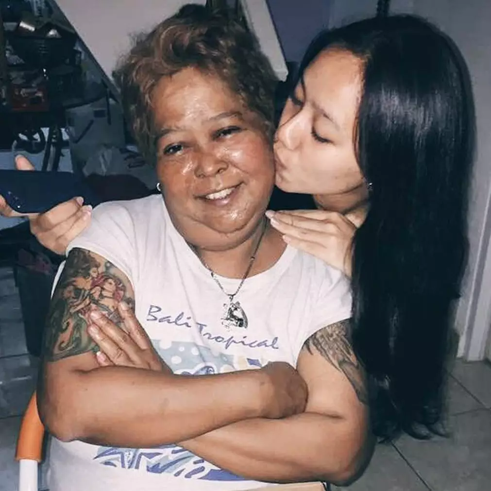 8 Momen kebersamaan Suti Karno bareng anak angkatnya, kompak