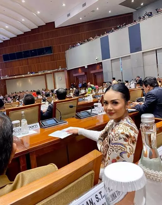 momen krisdayanti bekerja jadi DPR Instagram momen krisdayanti bekerja jadi DPR Instagram