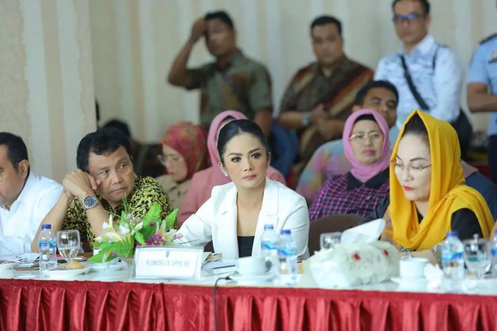 momen krisdayanti bekerja jadi DPR Instagram momen krisdayanti bekerja jadi DPR Instagram