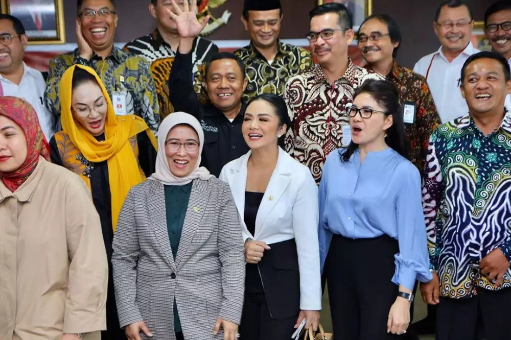 momen krisdayanti bekerja jadi DPR Instagram momen krisdayanti bekerja jadi DPR Instagram