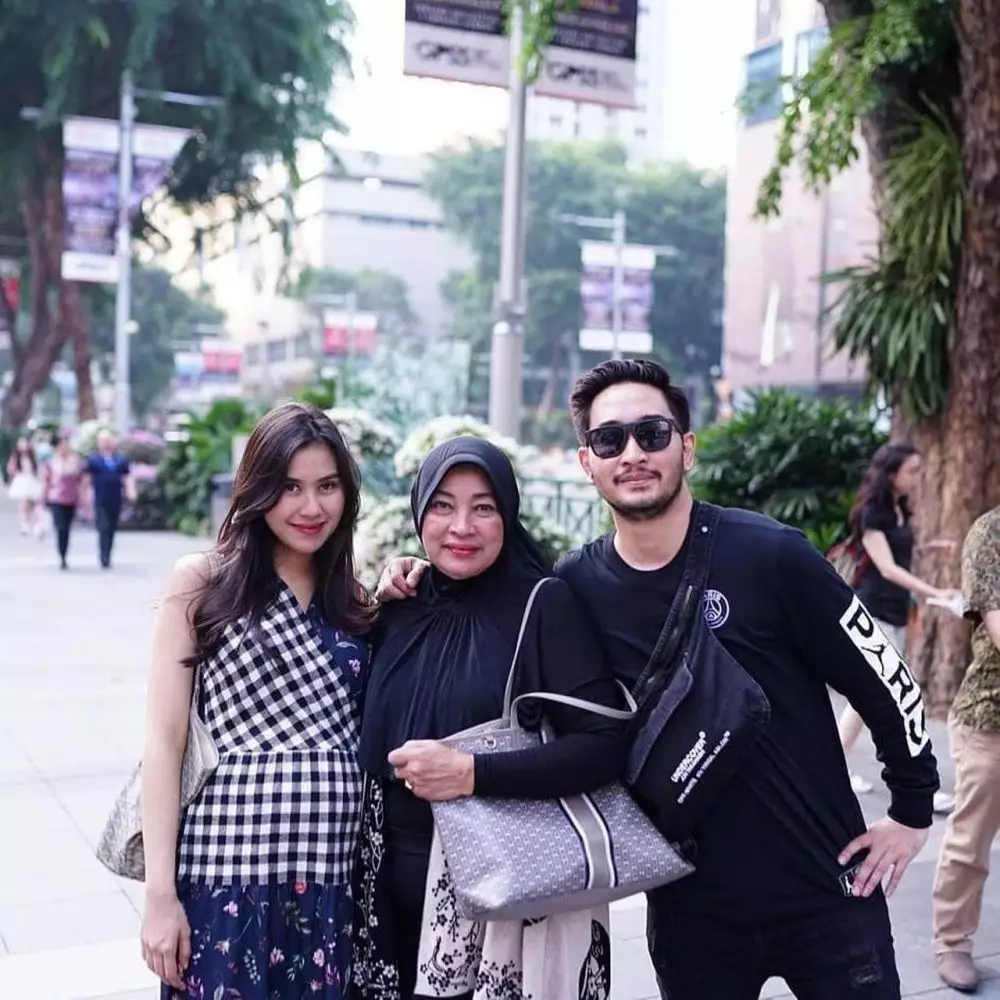 Syahnaz dan mertua instagram  Syahnaz dan mertua instagram