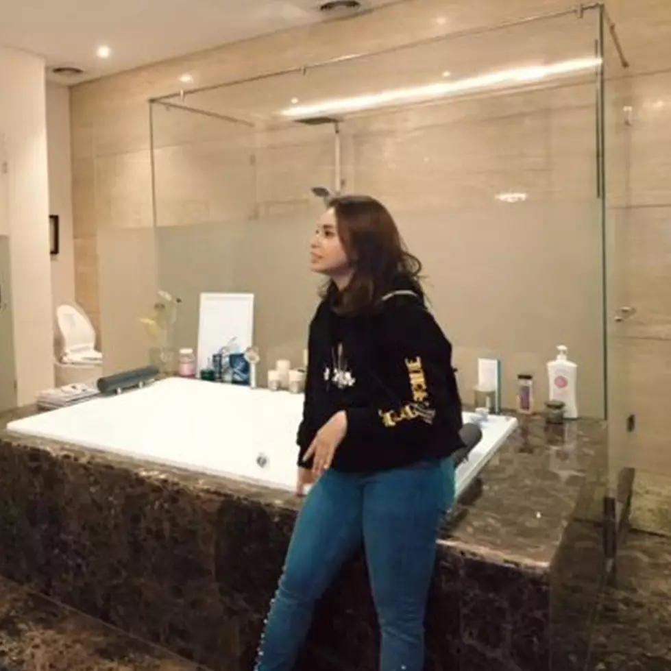 Penampakan kamar mandi 5 presenter Tanah Air, mewah dan cozy