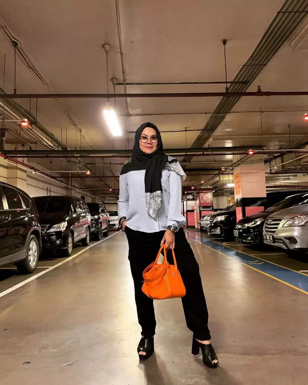 Gaya hijab Sarita Abdul Mukti  Instagram @queen_saritaabdulmukti Gaya hijab Sarita Abdul Mukti  Instagram @queen_saritaabdulmukti