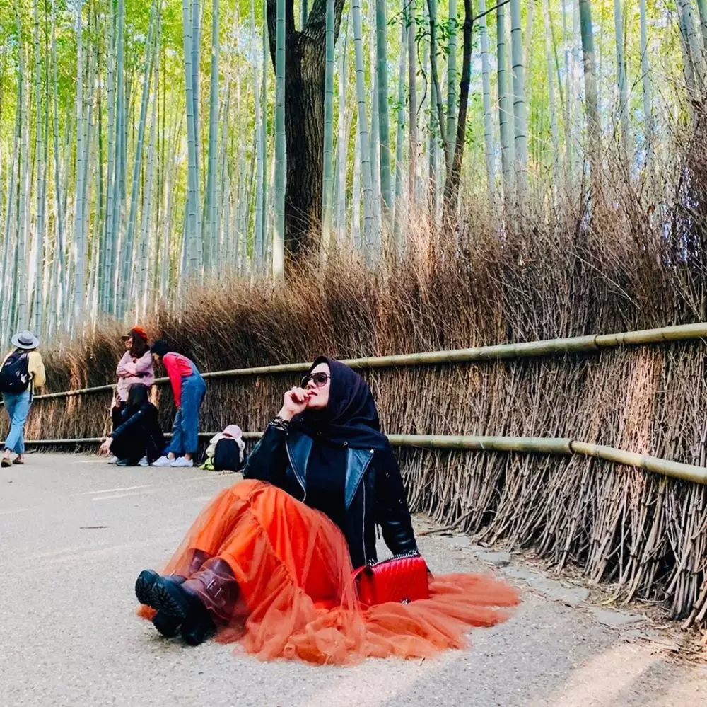Gaya hijab Sarita Abdul Mukti  Instagram @queen_saritaabdulmukti Gaya hijab Sarita Abdul Mukti  Instagram @queen_saritaabdulmukti