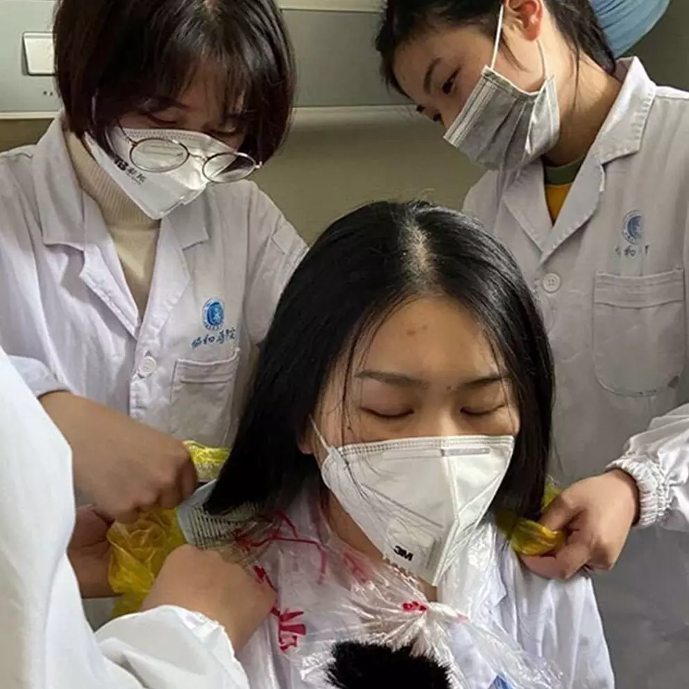 10 Potret perjuangan paramedis di Wuhan ini bikin terenyuh